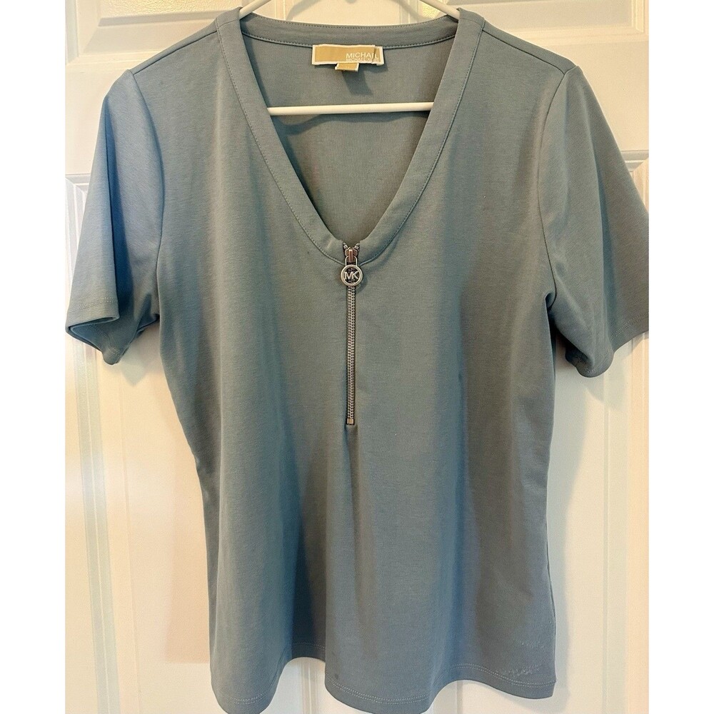 MICHAEL KORS Light Blue V-NECK HALF ZIP FRONT SHORT SLEEVE TOP SIZE M